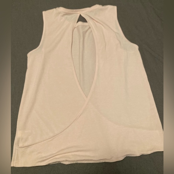 Athleta open back workout top - Picture 2 of 3